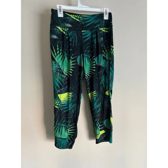 Fabletics Women's Yogi Capri Leggings Size XS tropical palm print - Picture 1 of 7
